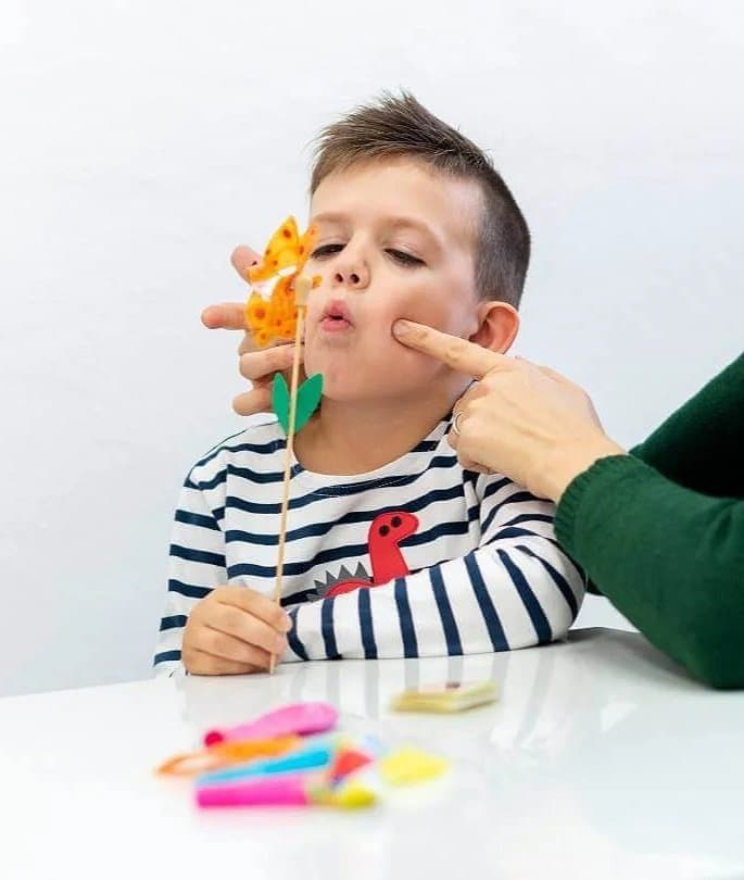 Speech therapist in Stamford practicing articulation with a child.
